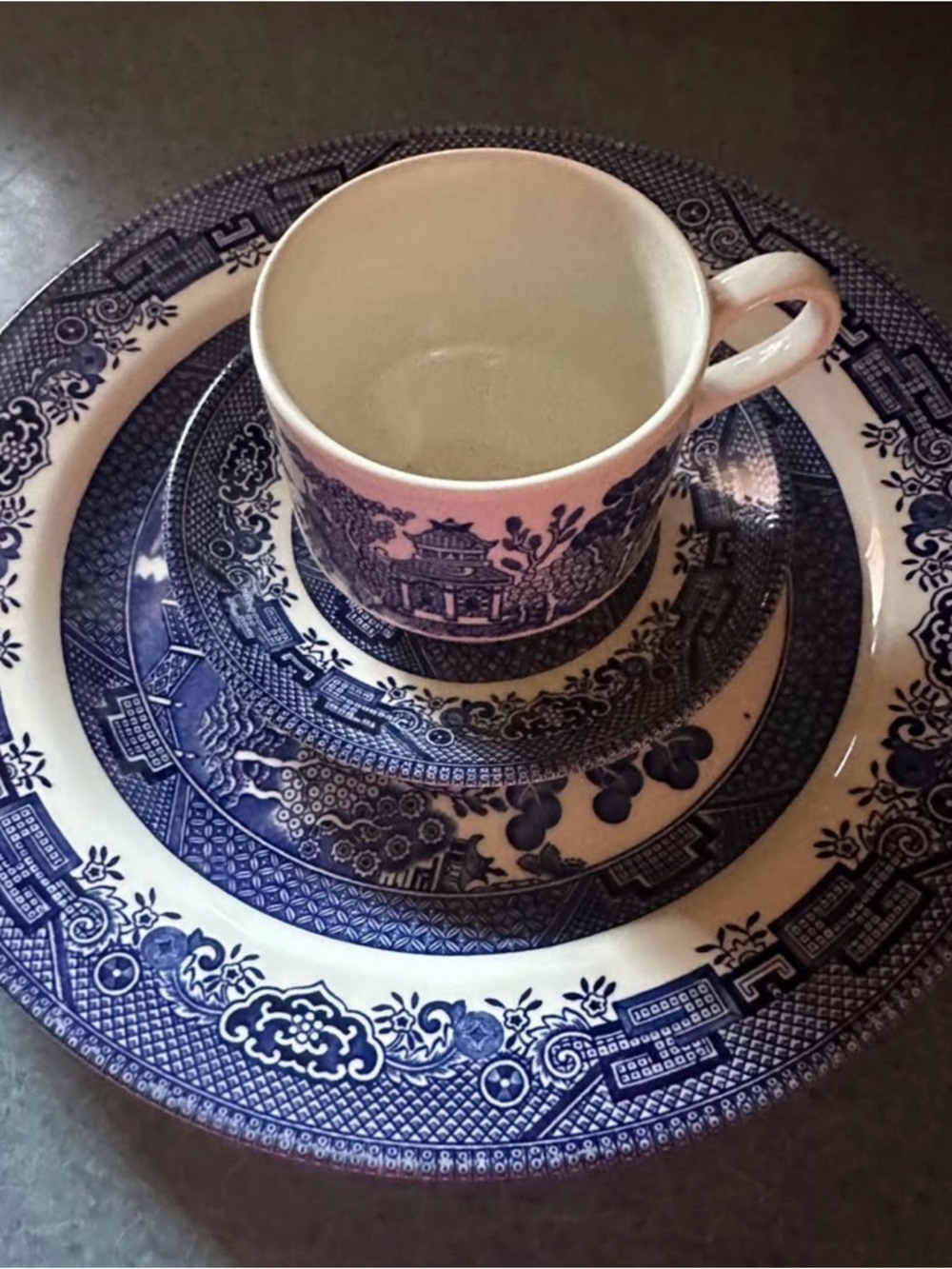 Blue and White Willow Pattern Tea Cup and Plates Set's  (2)